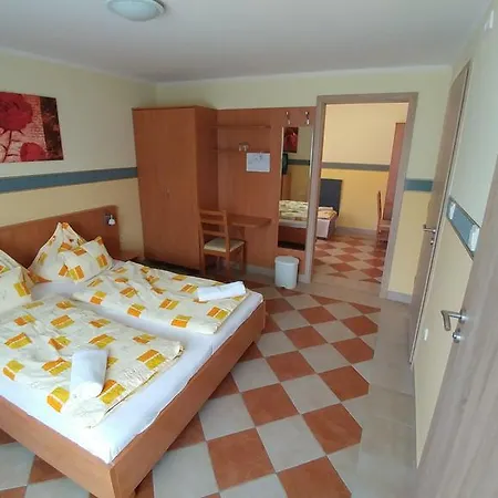 Green באלאטונפורד