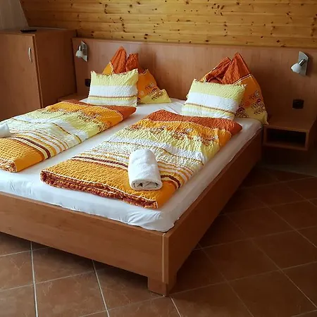 Green באלאטונפורד